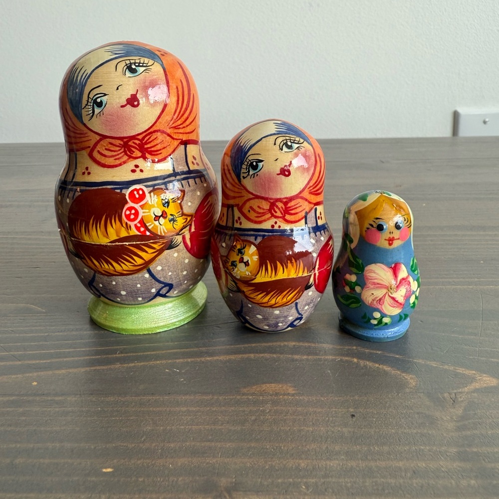 Vintage 3 piece wood nesting dolls with cats